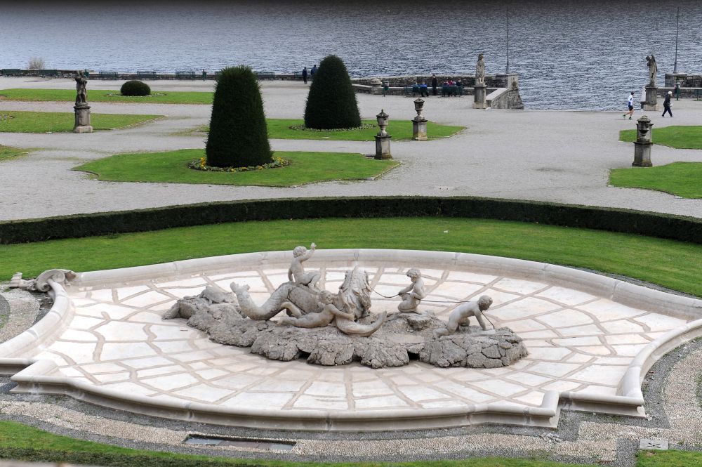La fontana monumentale di Villa Olmo, Como restaurata.
